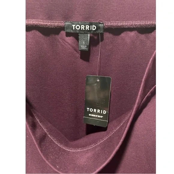 Elegant Burgundy Skirt - Picture 9 of 10